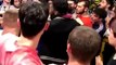 Toulouse - La vidéo très violente d'un membre de la sécurité d'un célèbre bar qui perd les pédales et donne des coups de poing au hasard dans la foule, sans aucun discernement - Bilan au moins 6 blessés