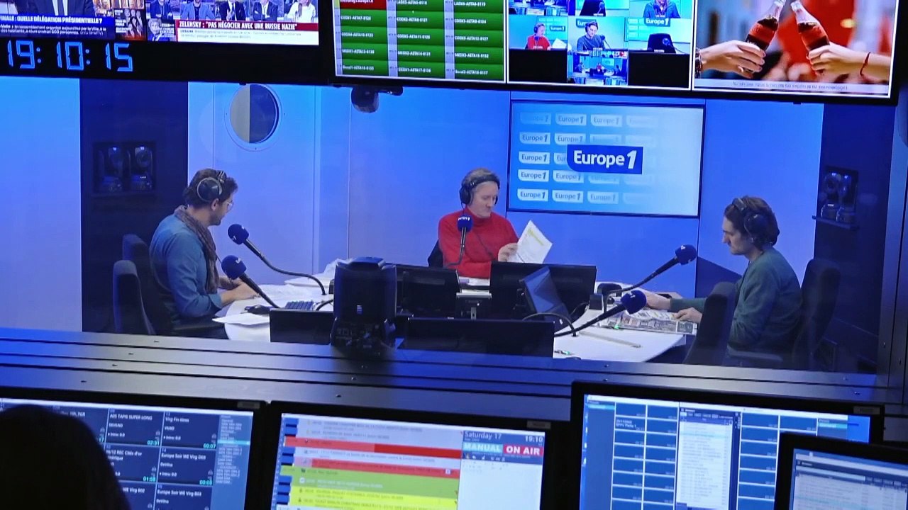 Au marché de Noël de Strasbourg, la neige réjouit les visiteurs, pas les commerçants