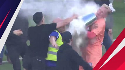 Kacau! Derby Melbourne Rusuh, Suporter Pukul Kiper Sampai Berdarah!