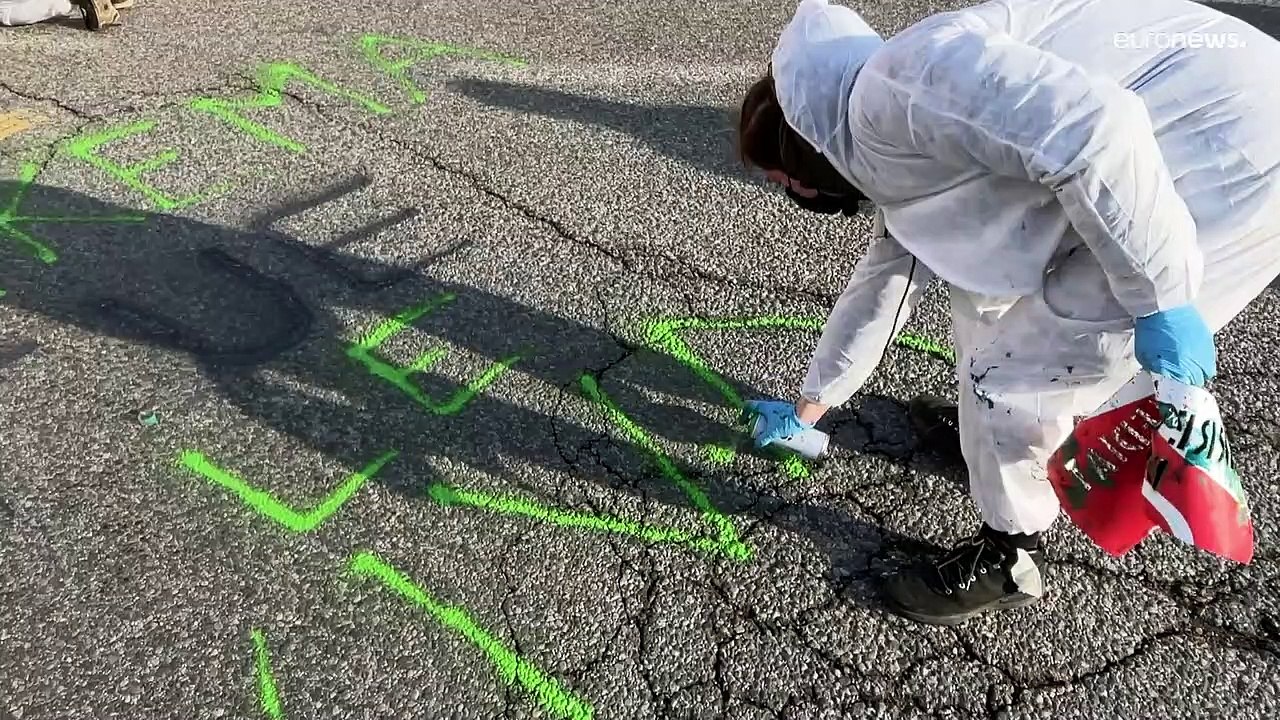 Extinction Rebellion stürmt Chemiewerk: 'Verschmutzung der Muttermilch'