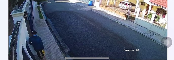 Este ladrón entró a una casa en Santiago con personas dentro y a plena luz del día