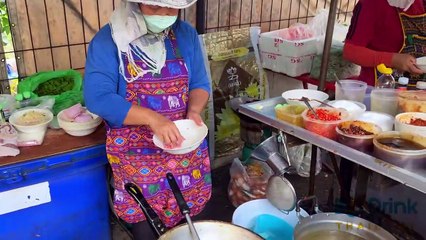 Tải video: One WOK Chef Speed Cooking _ Thai Bangkok street food