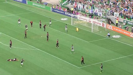 Gustavo Scarpa faz o segundo gol do Palmeiras diante do Vitória