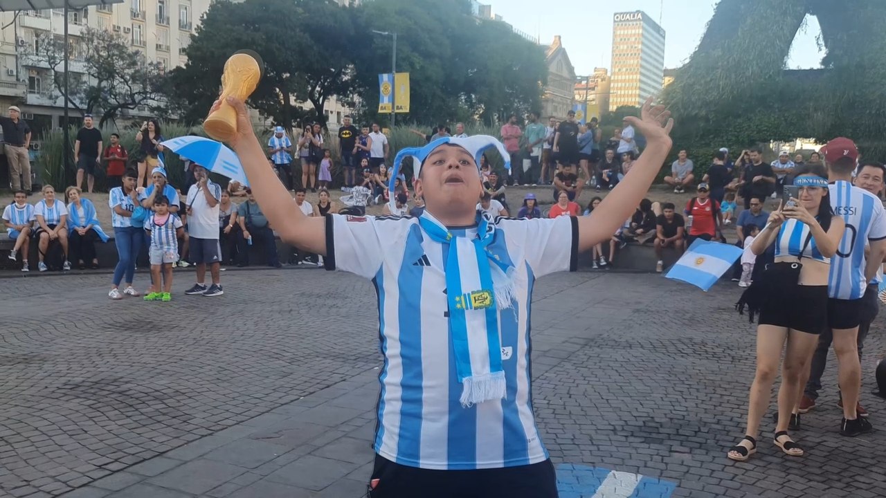 Buenos Aires palpita la final mundialista con un "banderazo" albiceleste