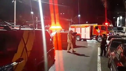 Sandero capota e deixa condutor ferido na região central de Cascavel