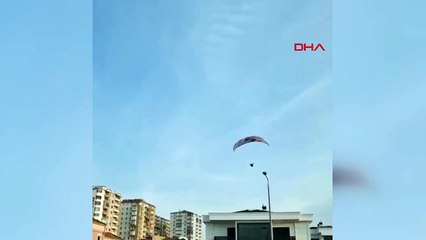 Paraşütçü 15 metreden yere çakıldı