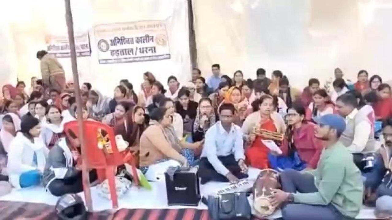 ग्वालियर:हड़ताल पर गए संविदा स्वास्थ्य कर्मी,सरकार की सद्बुद्धि के लिए किया अनूठा प्रदर्शन