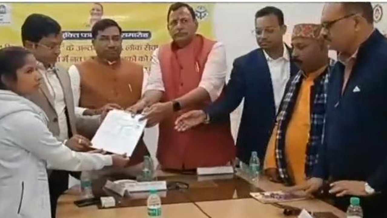 मिर्जापुर: राजकीय माध्यमिक विद्यालयों के प्रवक्...
