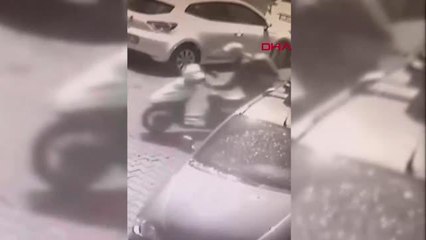İSTANBUL-KAĞITHANE'DE MOTOSİKLETLİ, KLİMA MOTORU HIRSIZI KAMERADA
