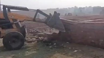 अमरोहा:40 करोड़ की अवैध प्रॉपर्टी पर चला बाबा का बुलडोजर,डीएम ने की कार्रवाई