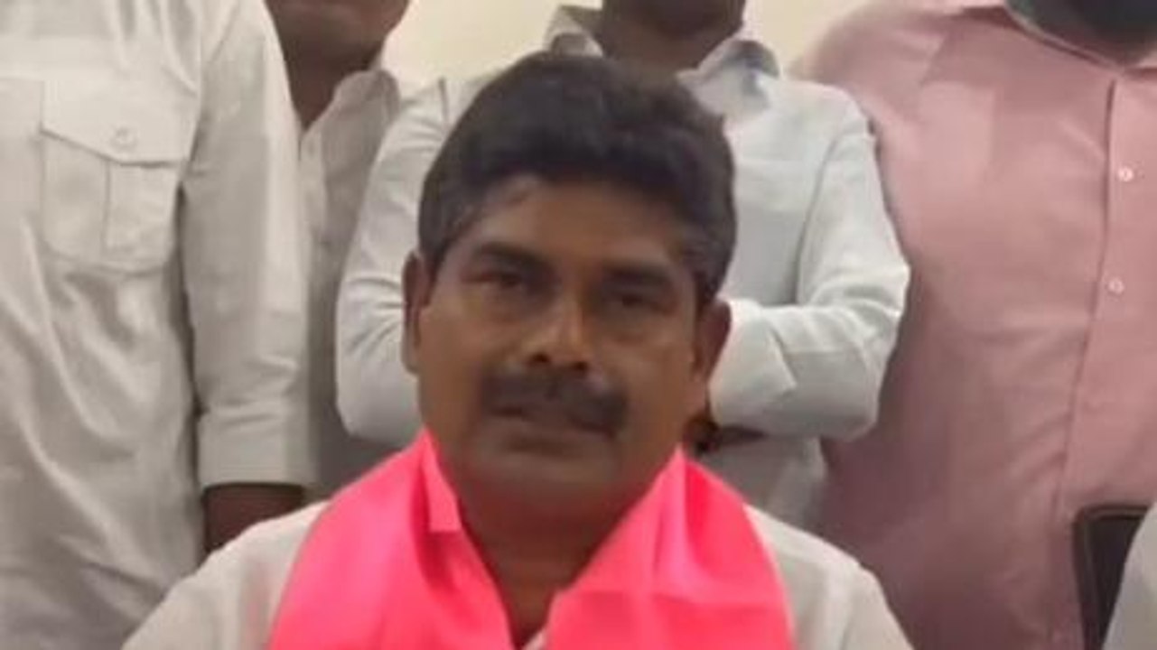 సిరిసిల్ల: బీఆర్ఎస్ పార్టీ నుండి ఇద్దరు సస్పెండ్.. ఎందుకంటే..?