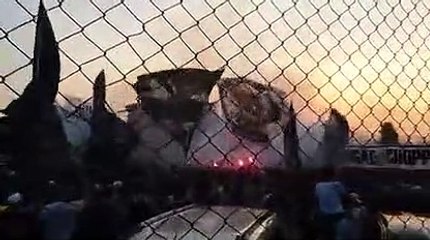 Torcida corintiana apóia o time na véspera do clássico