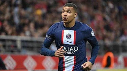 Kylian Mbappé dans les bras d’Achraf Hakimi, sa troisième jambe interpelle le public après le matc