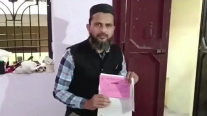 अलीगढ़: बिजली कनेक्शन के लिए व्यक्ति लगा अधिकारियों के चक्कर