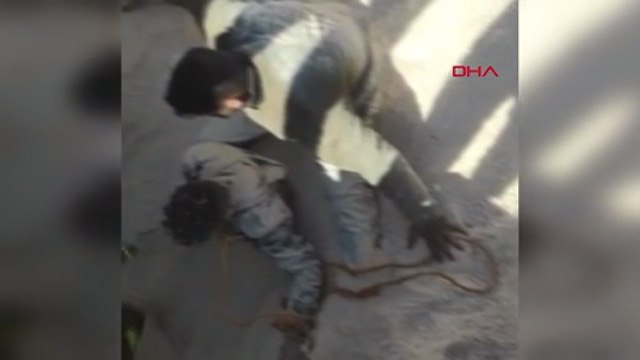 Briketçide kum yığını altında kalan işçi kurtarıldı