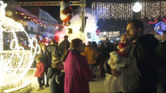 Στυλίδα: Με Καμπακάκη και Κόνι άναψε το Χριστουγεννιάτικο Δέντρο