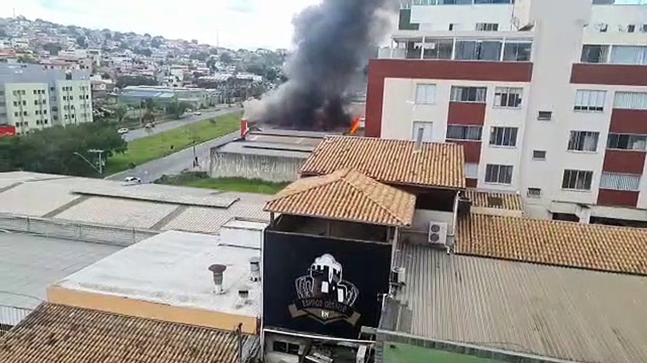 Incêndio em loja no Castelo