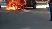 कार में लगी  आग, बड़ी मुश्किल से बचा वकील। पंजाब के फतेहगढ़  साहिब में डिप्टी कमिशनर  के घर के बाहर एक बड़ा हादसा  होने से बचा , लेकिन कार का आगे का हिस्सा पूरी तरह जल गया।