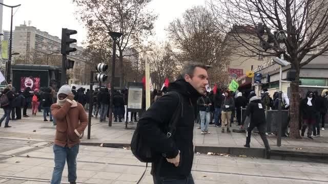 Fransa'da hükümetin hazırladığı yeni göç yasa tasarısı protesto edildi