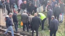 Hemzemin geçitte yük treninin çarptığı çocuk yaralandı