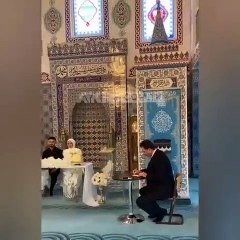 Camide dini nikah için masalar kurup, pasta kestiler, konuklara ikram dağıttılar