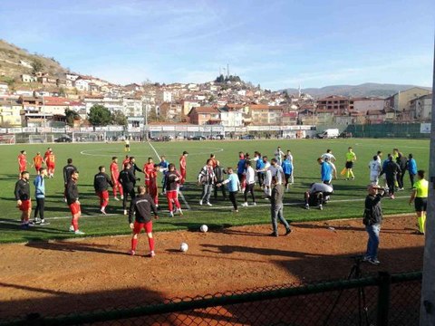 Amatör maçta kavga: 2 yaralı