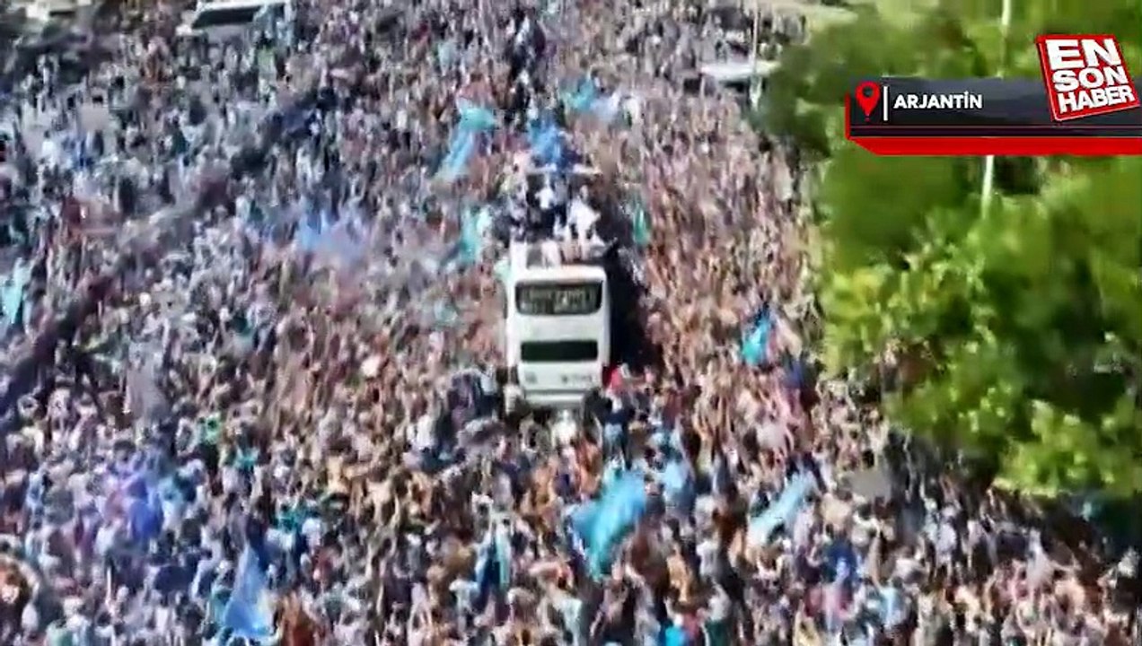 Arjantin'de milyonlar, Dünya Kupası'nı kazanan futbolcuları karşıladı