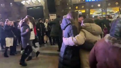 Estação em Kyiv recebe celebrações natalinas para ucranianos