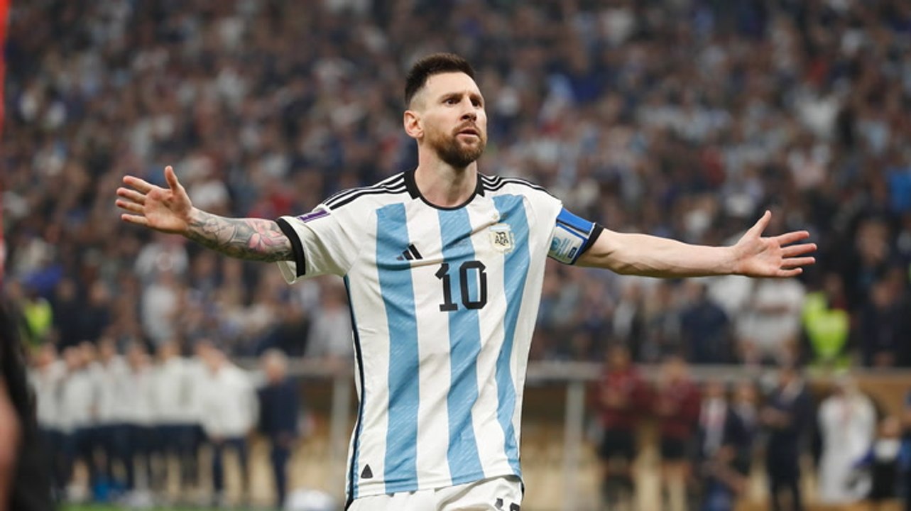 Lionel Messi: DAMIT stößt er Ronaldo vom Thron