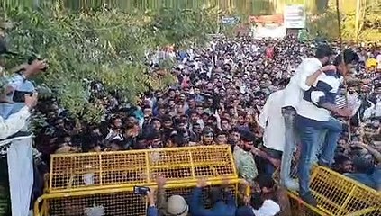 सरकार का 20-20 लाख व संविदा नौकरी का प्रस्ताव, समाज अडिग