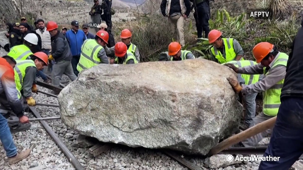 Stranded tourists evacuated from Machu Picchu