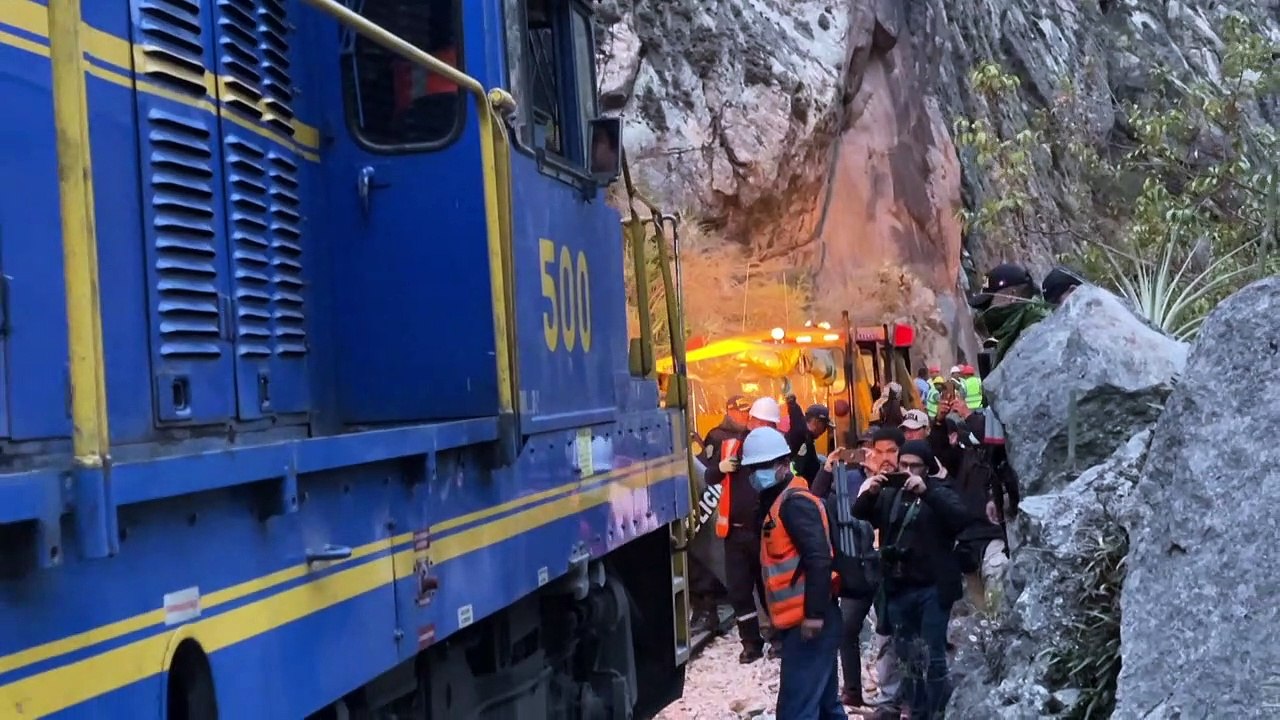 Evacúan a 200 turistas varados en Machu Picchu por protestas en Perú