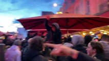 Les supporters français place de la Victoire après le doublé de Mbappé