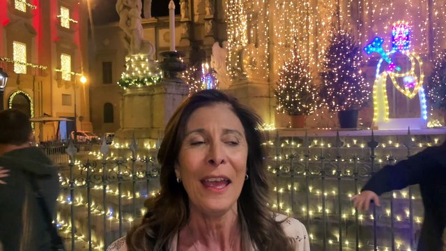 Palermo, l’obelisco di piazza San Domenico si illumina e diventa l’albero di natale