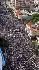 Avenida Alem, en Bahía Blanca, colmada de público celebrando el título mundial