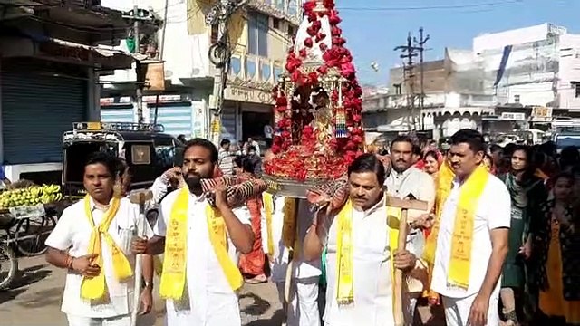 शोभायात्रा में उमड़ा भक्ति का ज्वार