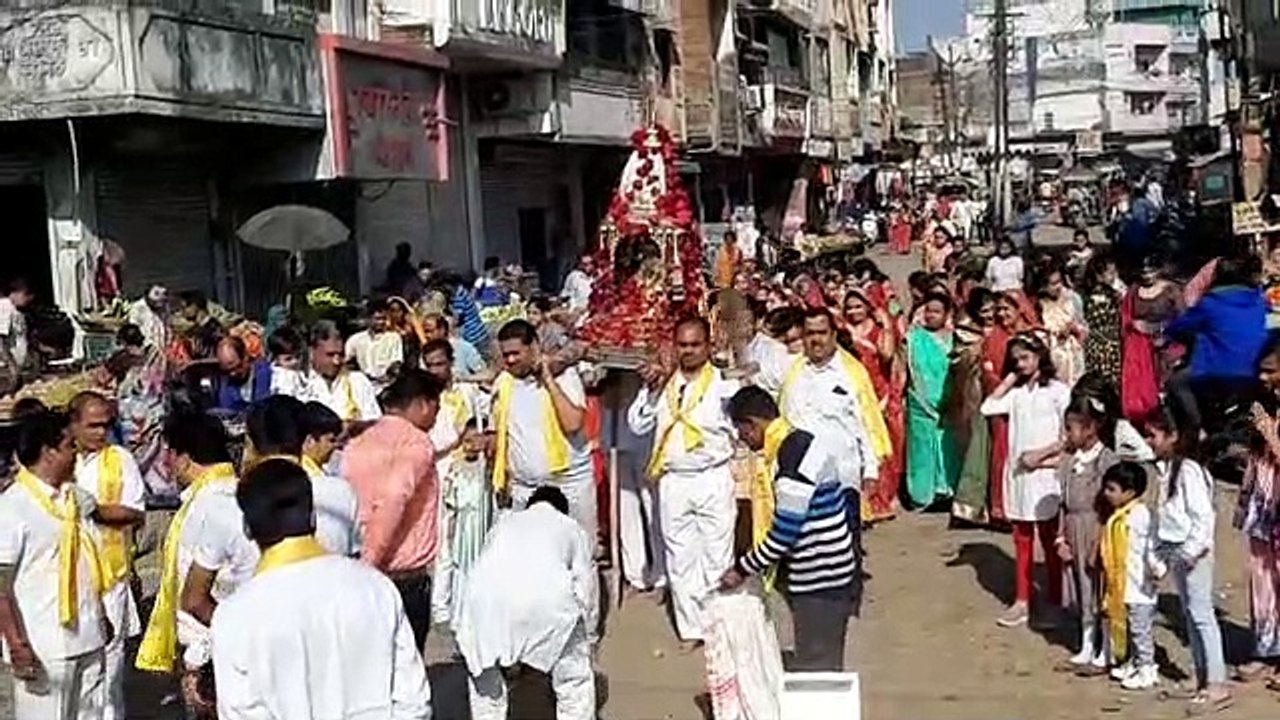 शोभायात्रा में उमड़ा भक्ति का ज्वार