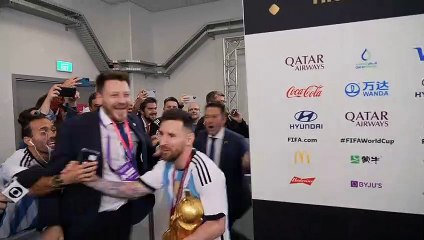 Coupe du Monde 2022 : Les Argentins sont complètement fous en zone mixte !