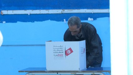 المعارضة التونسية تطالب قيس سعيّد بالتنحي