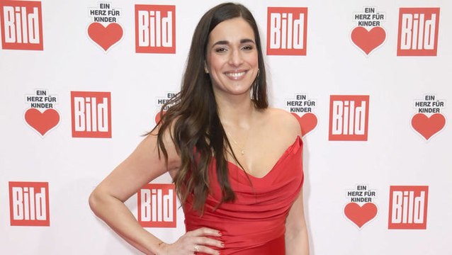 Backfee Sally: Nach Shitstorm für sexy Kleid – Jetzt mischt sogar ihr Mann mit