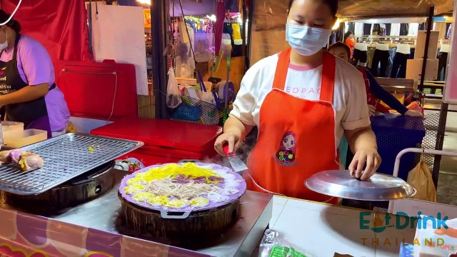 Coconut Milk Pancake at Night Market _ Thai Bangkok Street Food