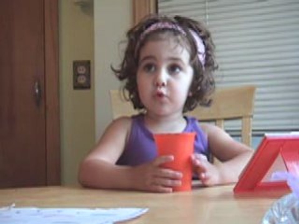 Une fille de 3 ans raconte star wars