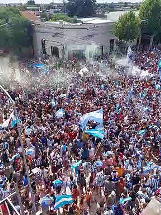 Carlos Casares festejó el triunfo de la Selecci...