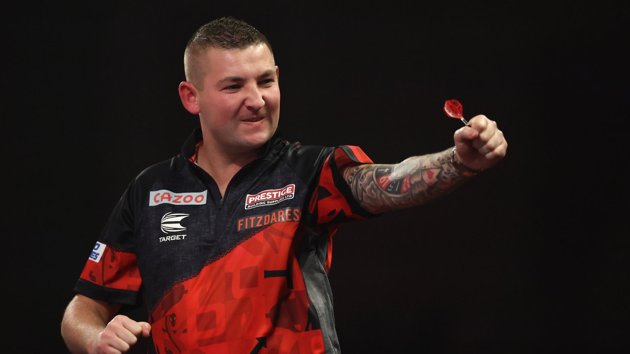 Fatal verrechnet, Aspinall eiskalt - Tag 4 der Darts-WM im Video