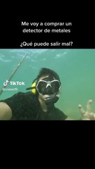 Buscador de metales muestra los tesoros que encuentra bajo el mar