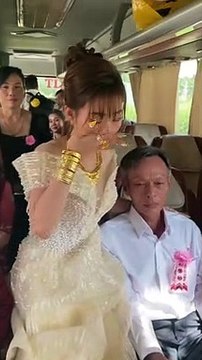 Con gái khóc ngất ngày về nhà chồng