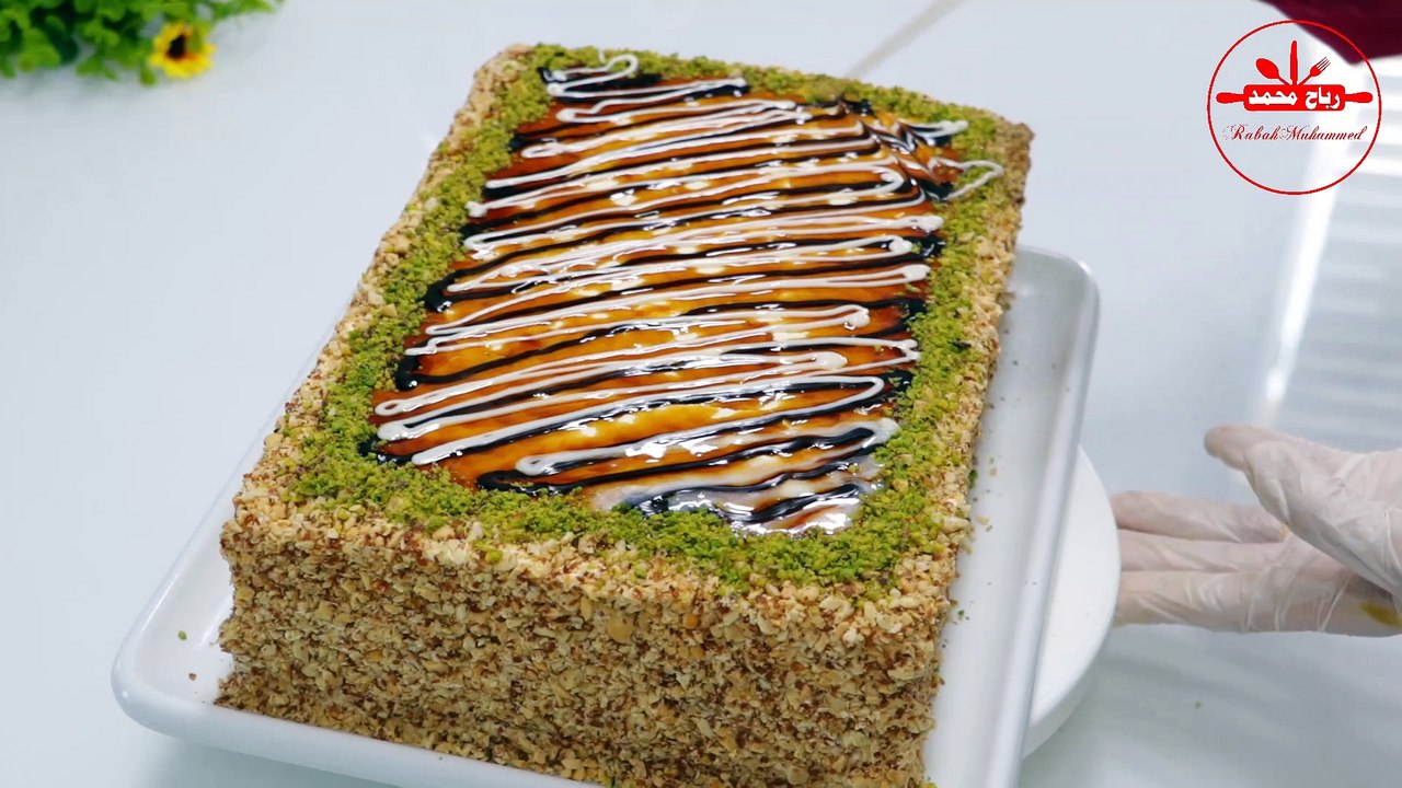 تورتة المناسبات بدون محسن وبحجم عائلي سهلة وسريعة في التحضير كيكة بطعم كريم كراميل وفول السوداني