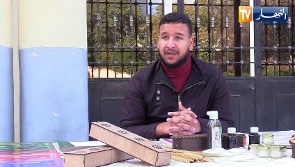 مداني رمضاني.. أنامل تبدع في رسم الخط العربي الأصيل في عصر الحداثة