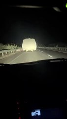 ओवरलोड वाहन : ... ये देखो मौत का सामान ले चले