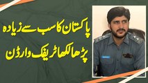 Pakistan Ke Sab Se Educated Traffic Warden - Jisne Duty Ke Sath Sath PhD Ki Degree Bhi Hasil Kar Li